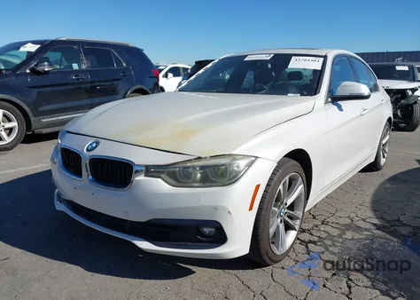 2017 BMW 330I xDrive z USA, uszkodzony, nr VIN WBA8D9G32HNU62017